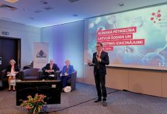 Attēlā redzami konferences par klīnisko pētniecību Latvijā dalībnieki